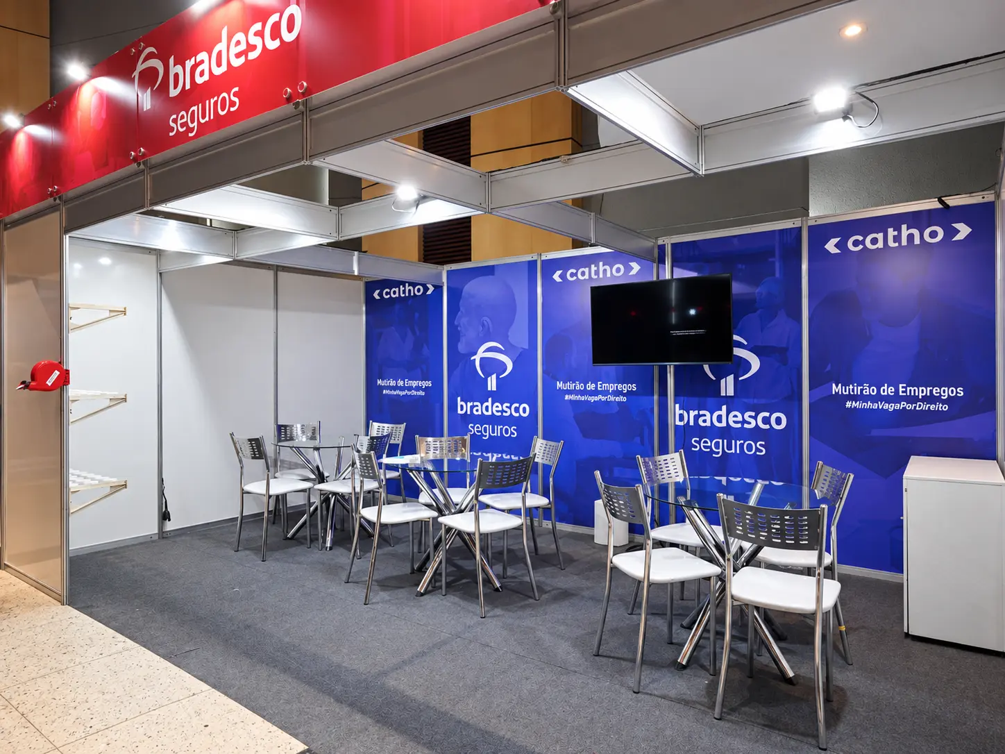 Estande finalizado e pronto para receber o público