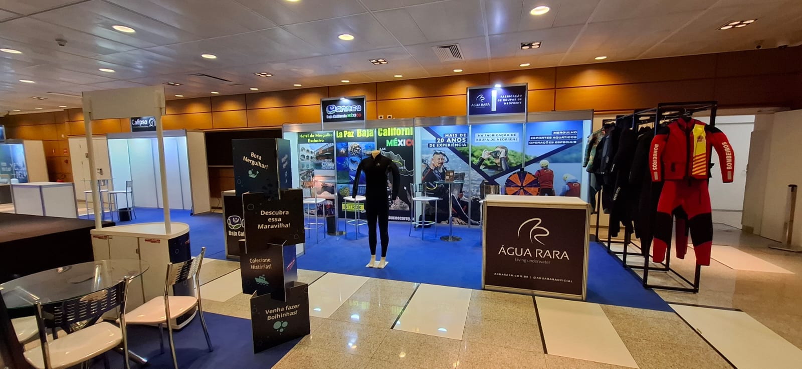 Vista ampla dos estandes do Scuba Diving Show